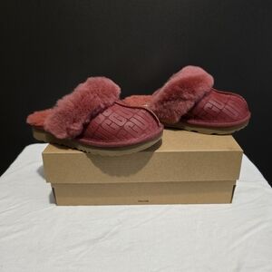 KIDS SIZE 12 REDWOOD COZY II UGG LOGO SLIPPERS
